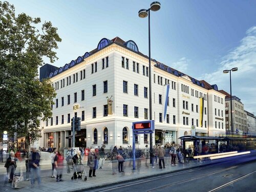 Внешний вид отеля 25hours Hotel The Royal Bavarian в Мюнхене, фото 3