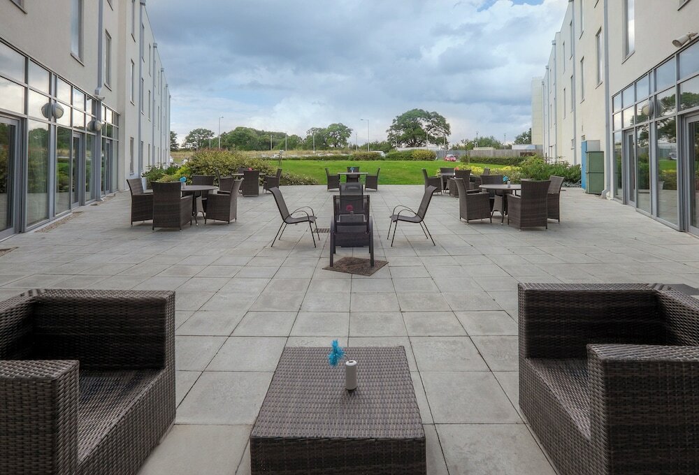 Фото Hilton Garden Inn Luton North