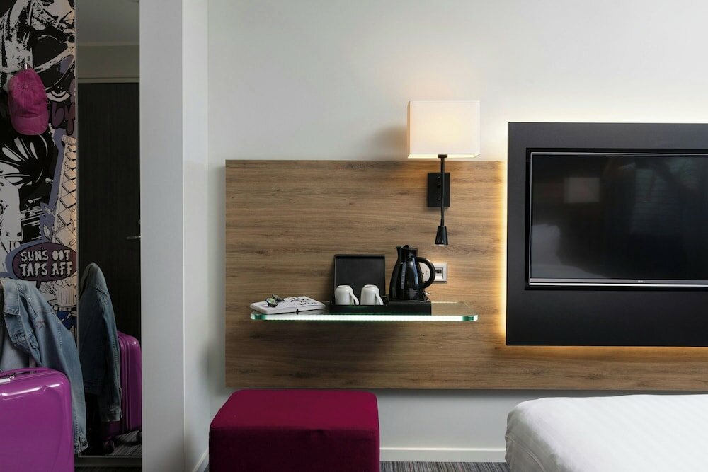 Фото Moxy Southampton