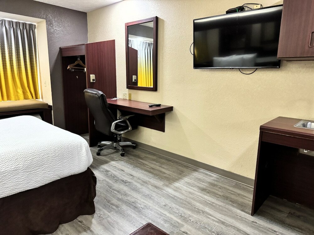 Фото Microtel Inn & Suites by Wyndham Meridian