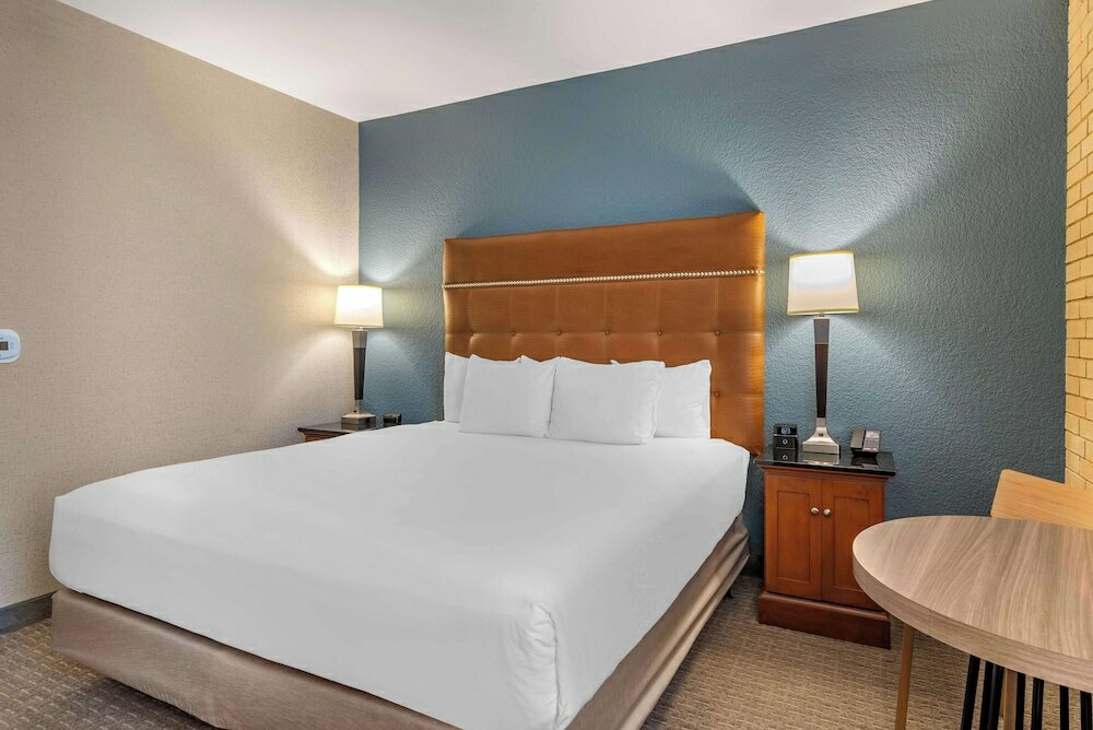 Фото Drury Inn & Suites Atlanta Airport