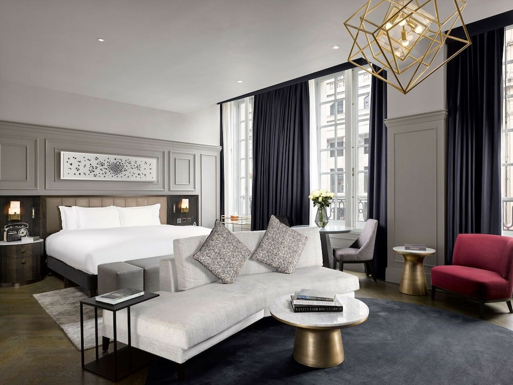 Фото The Trafalgar St. James London, Curio Collection by Hilton