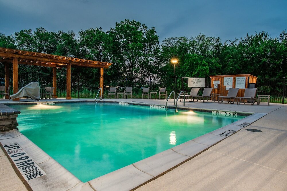 Фото Holiday Inn Express And Suites Denton South, an Ihg Hotel