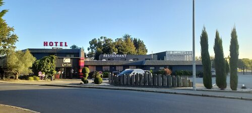 Внешний вид отеля The Originals City - Hôtel Les Caps в Ламбаль-Арморе, фото 3