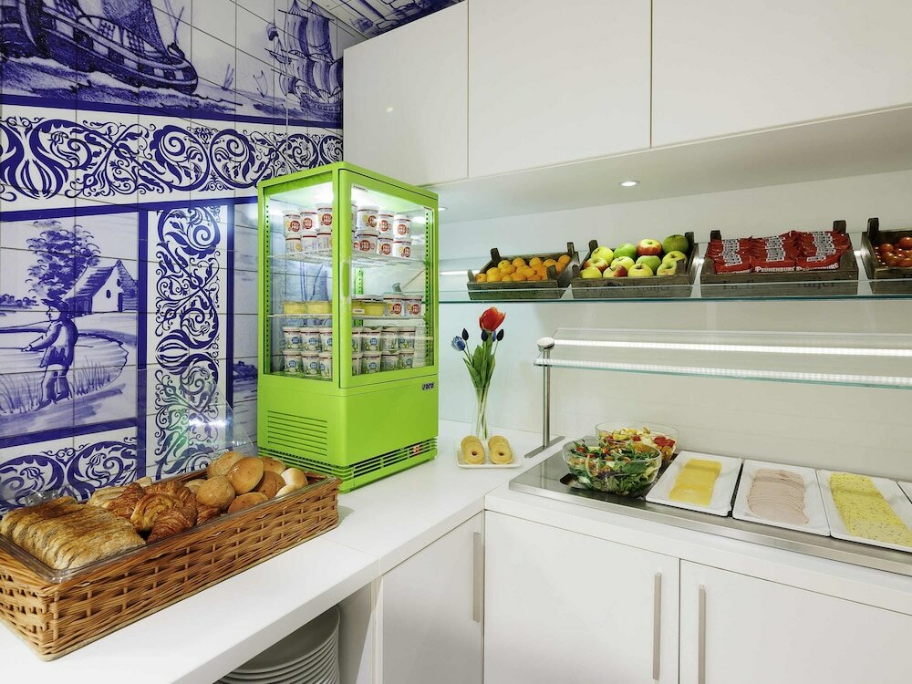 Фото ibis Styles Amsterdam Central Station