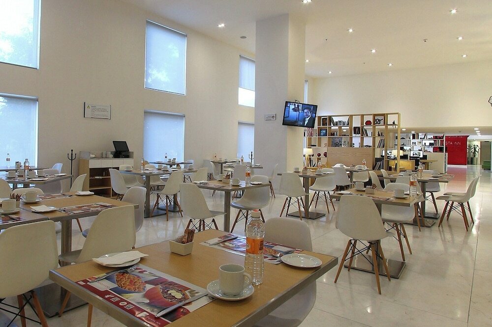 Фото Fiesta Inn Naucalpan