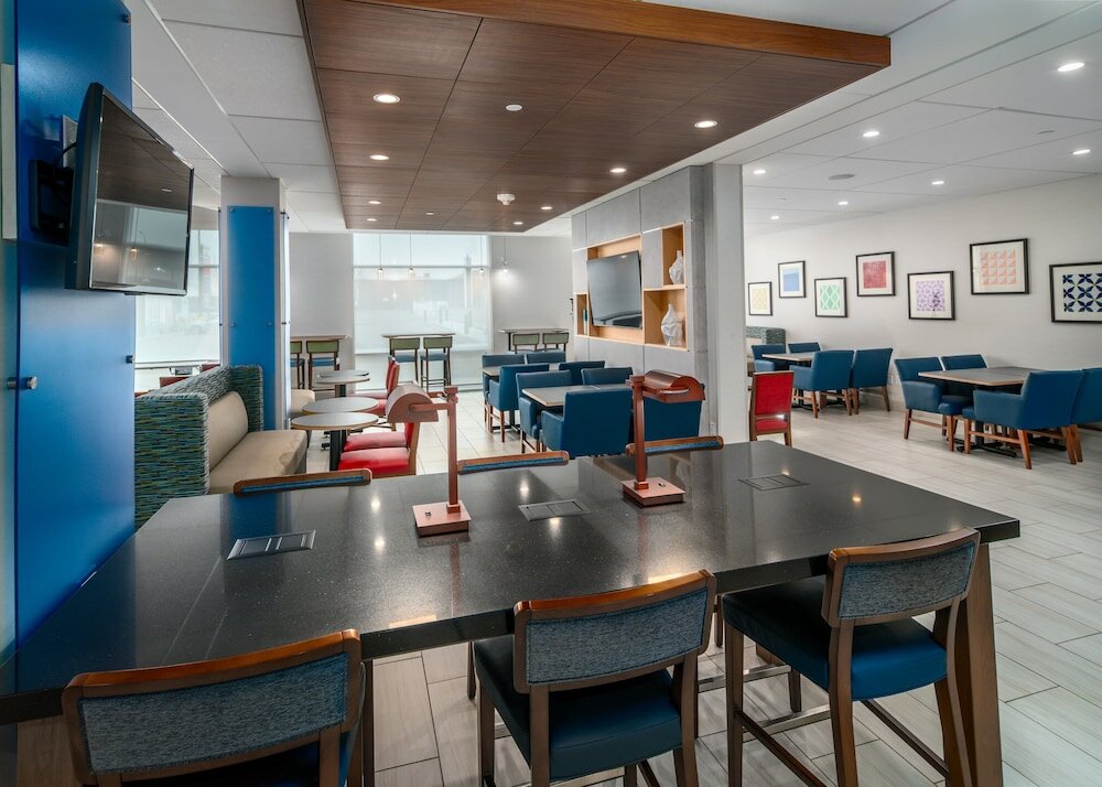 Фото Holiday Inn Express & Suites Brandon, an Ihg Hotel