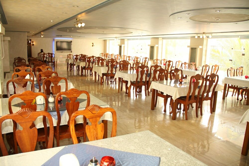 Фото Raed Hotel Suites