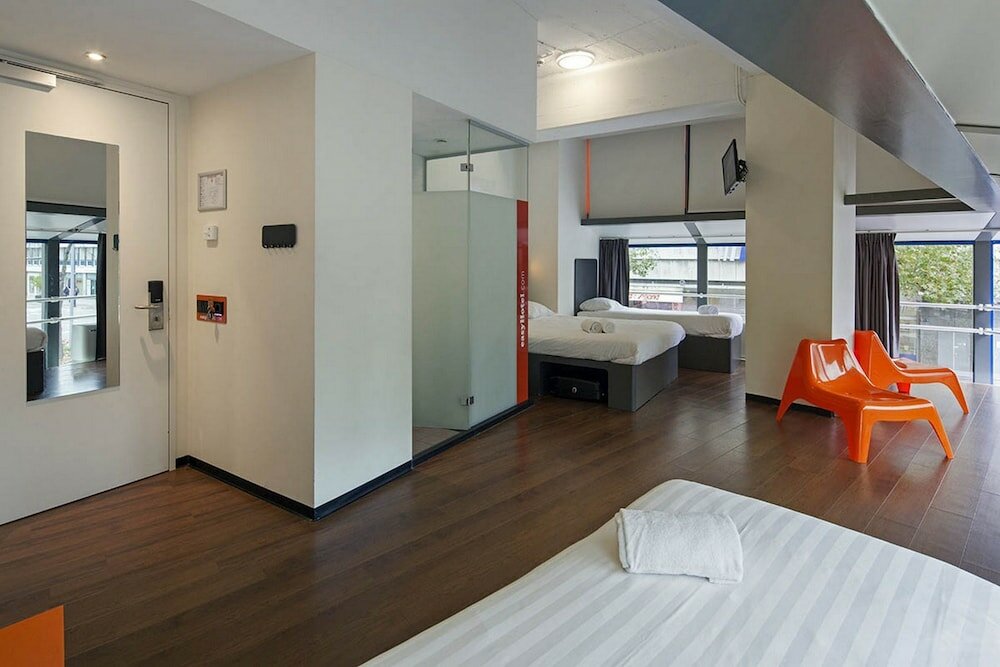 Фото EasyHotel Rotterdam City Centre