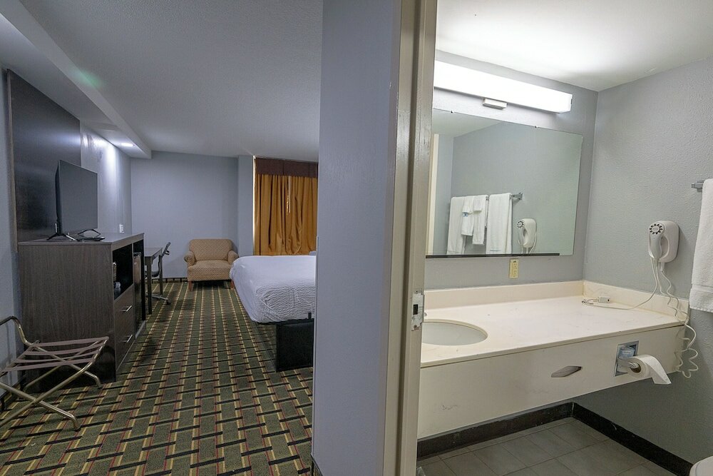 Фото Days Hotel & Conference Center by Wyndham Danville