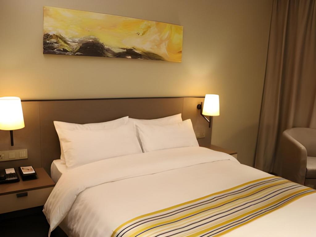 Фото Homeinn Plus Hotel Shanghai Bund Jinling East Road