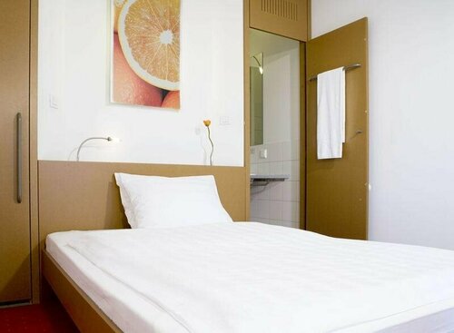 Гостиница Hotel Orange Wings Wiener Neustadt в Винер-Нойштадте