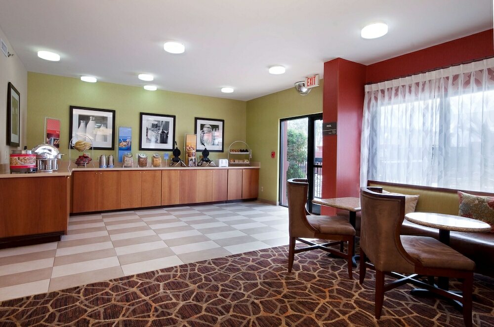 Фото Hampton Inn Laredo