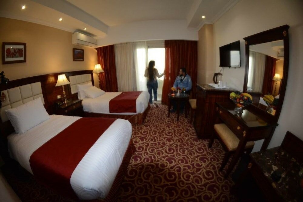 Фото The Guard Hotel