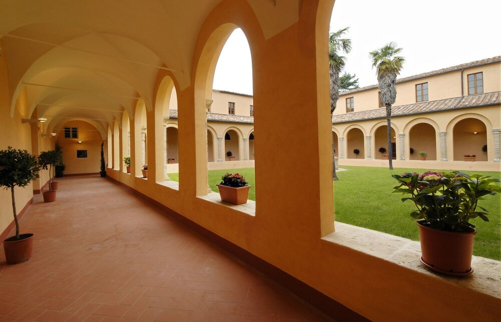 Фото Chiostro delle Monache Volterra