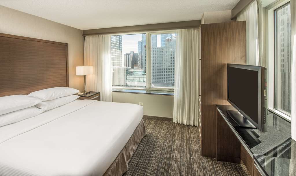 Фото Embassy Suites by Hilton Chicago Downtown Magnificent Mile
