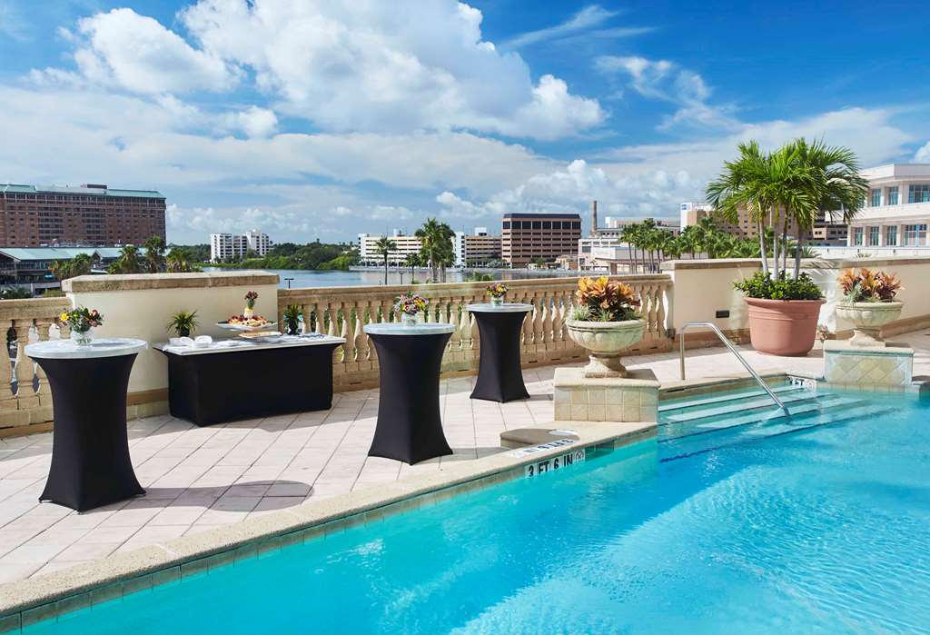 Фото Embassy Suites Tampa Downtown