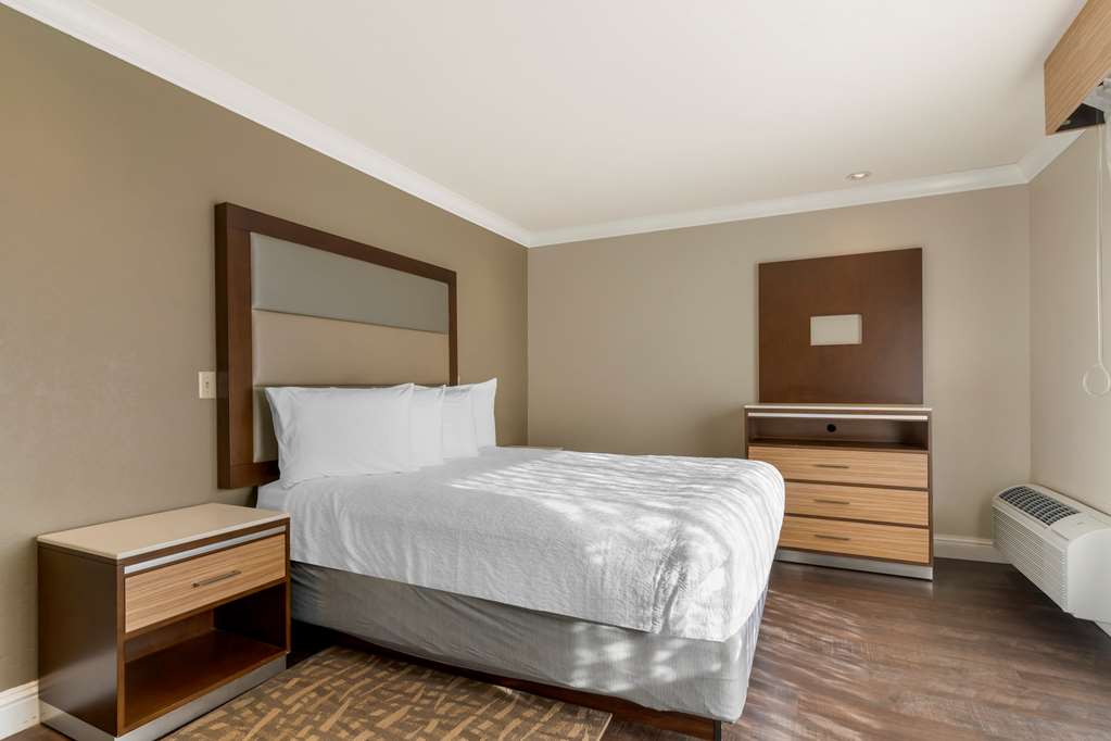 Фото Best Western Plus Forest Park Inn