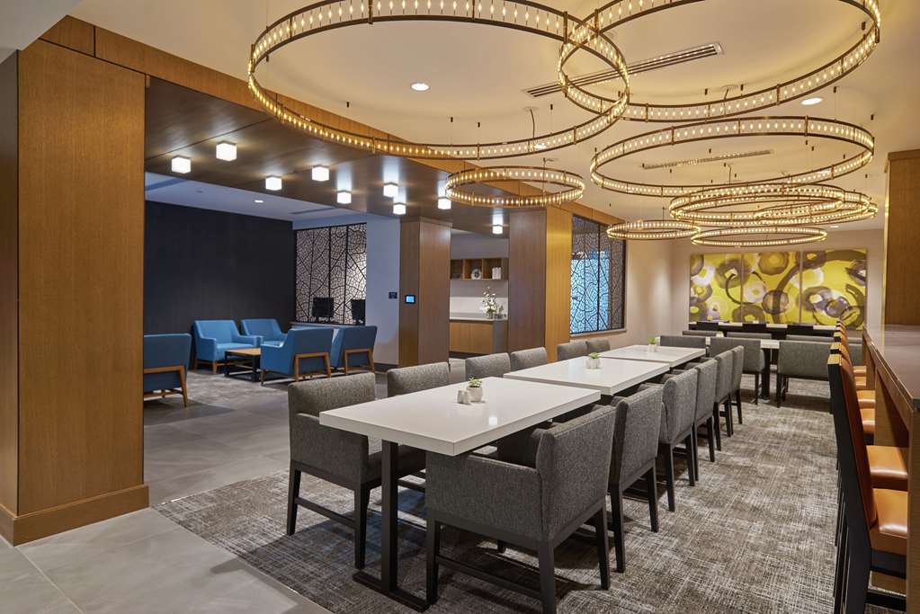 Фото Hilton Des Moines Downtown