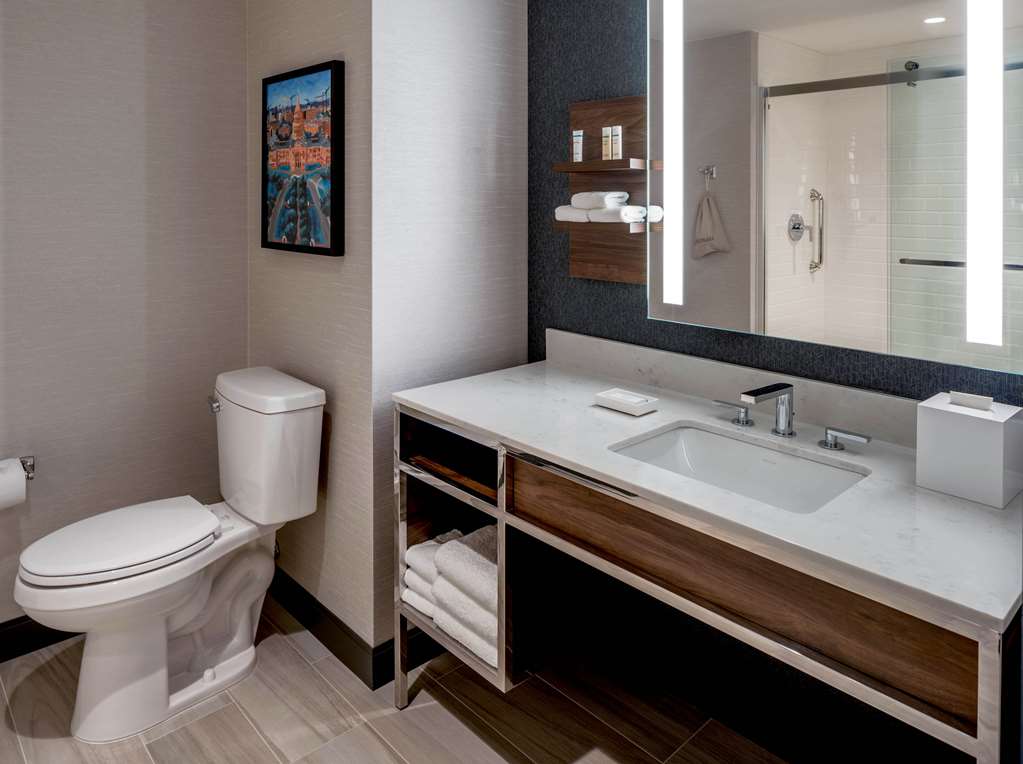 Фото Hilton Garden Inn Austin University Capitol District