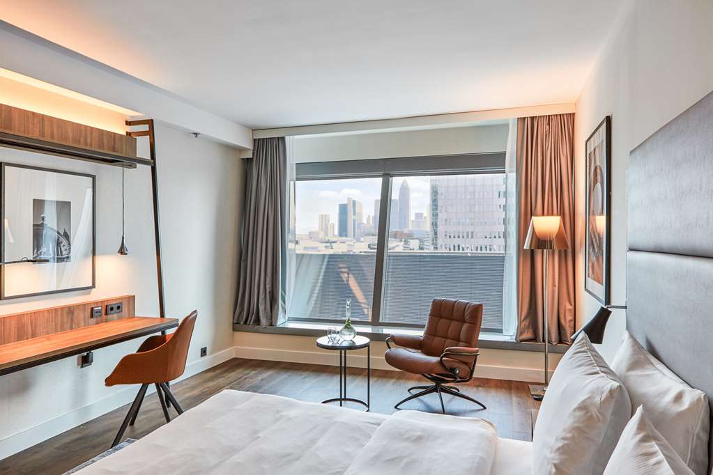 Фото Radisson Blu Hotel, Frankfurt