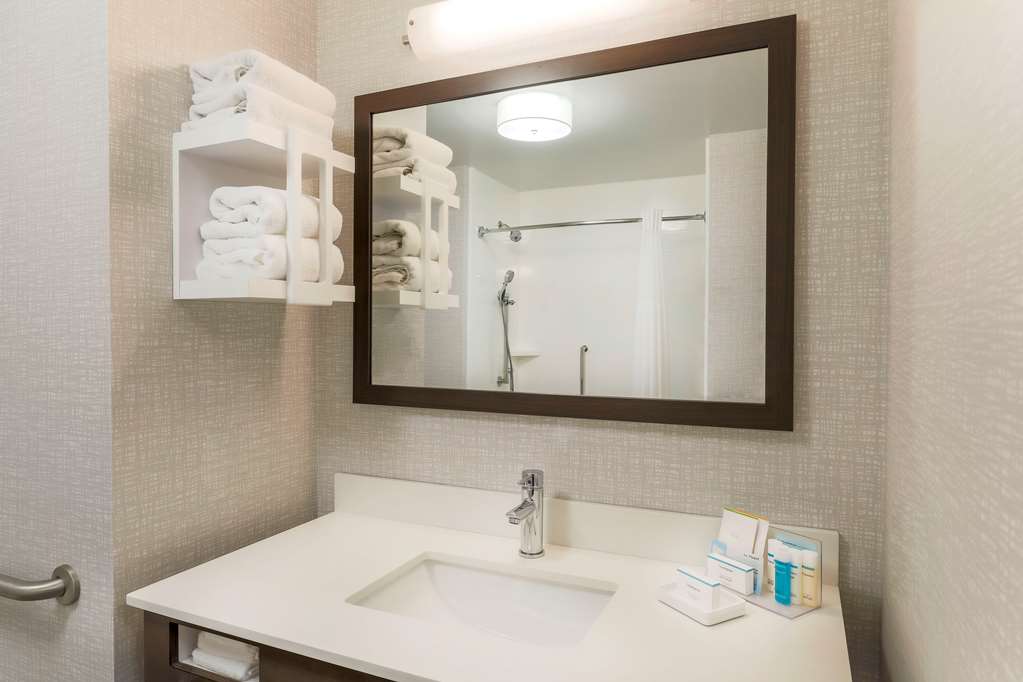 Фото Hampton Inn & Suites Pittsburgh-Downtown