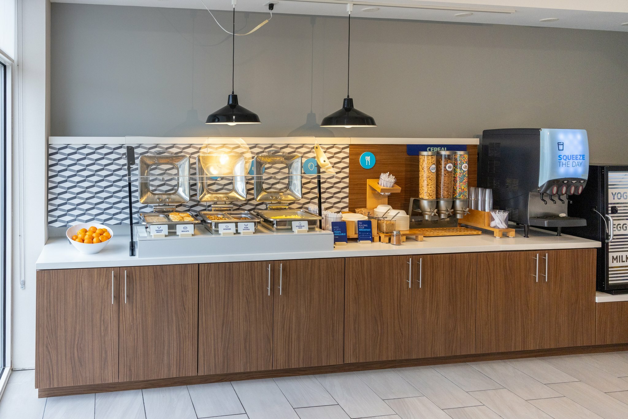 Фото Holiday Inn Express & Suites Wichita Airport, an Ihg Hotel