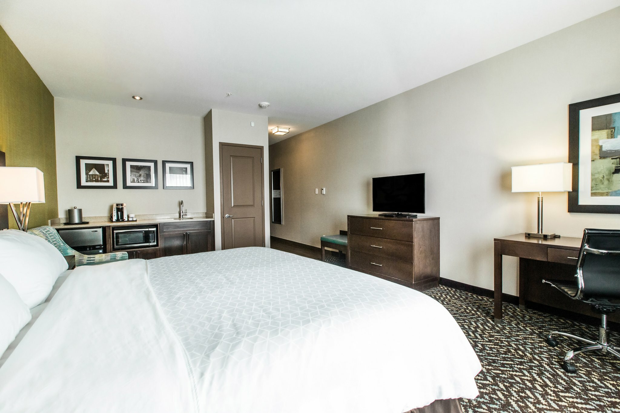 Фото Holiday Inn Express & Suites Spruce Grove - Stony Plain, an Ihg Hotel