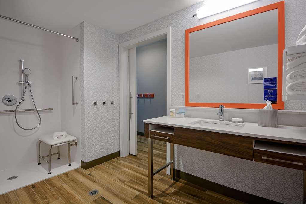 Фото Hampton Inn Salem Boston