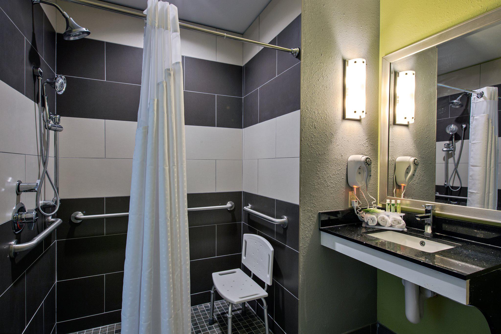 Фото Holiday Inn Express Hotel & Suites, Carlisle-Harrisburg Area, an Ihg Hotel
