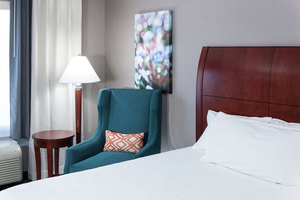 Фото Hilton Garden Inn Naperville/Warrenville