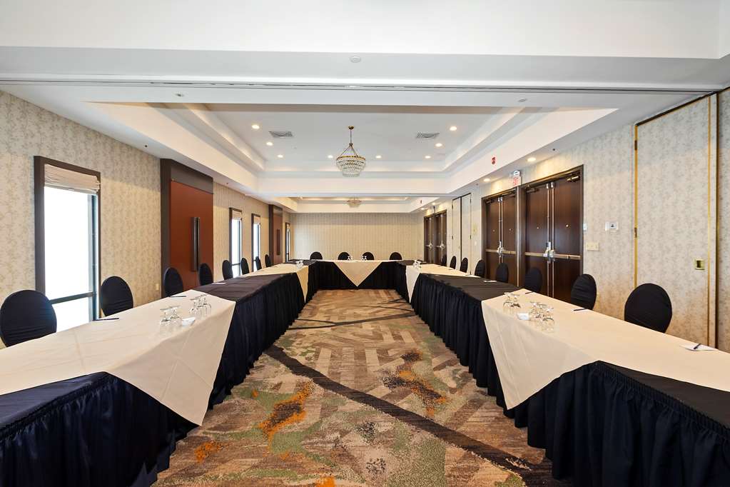Фото Doubletree by Hilton Whittier Los Angeles