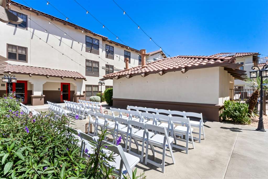 Фото Hampton Inn & Suites Phoenix-Goodyear