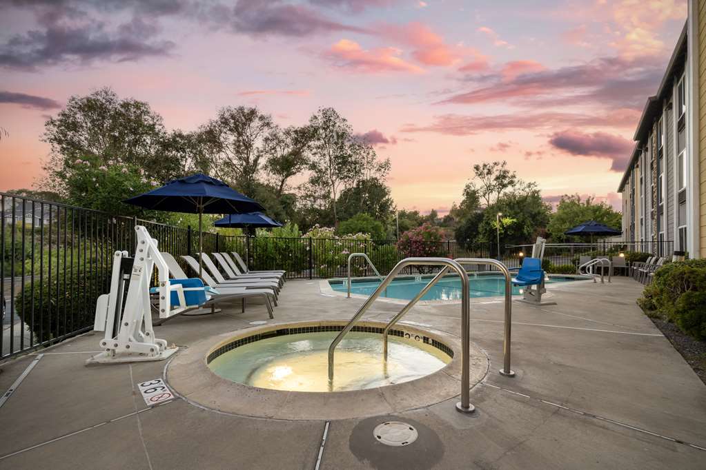Фото Best Western Plus Heritage Inn