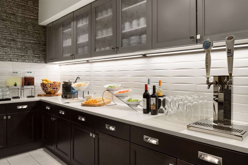 Фото Homewood Suites by Hilton Milwaukee Downtown