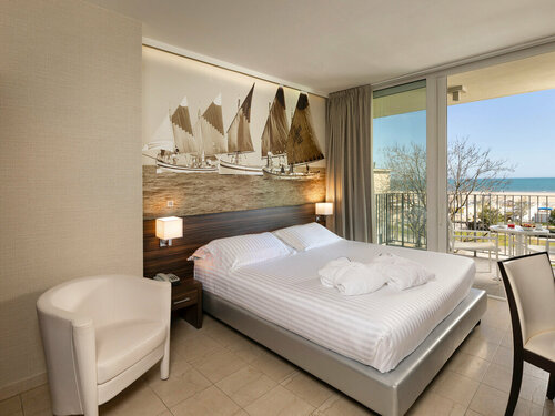 Гостиница Mercure Rimini Lungomare в Римини