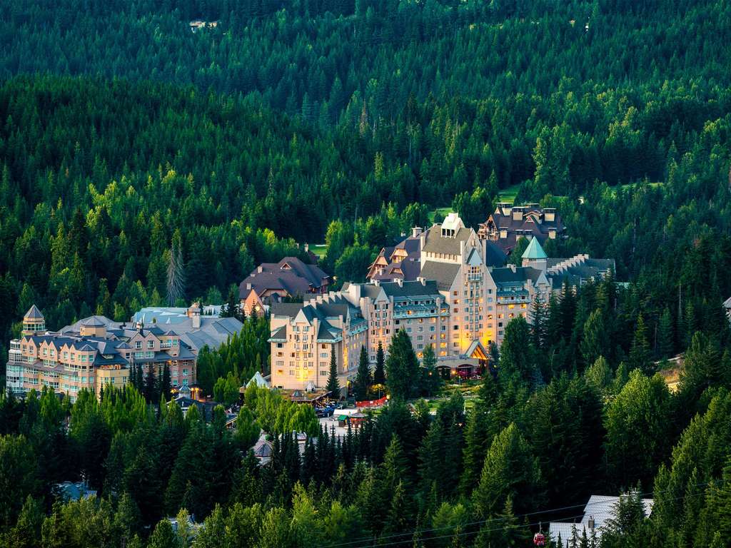 Фото Fairmont Chateau Whistler