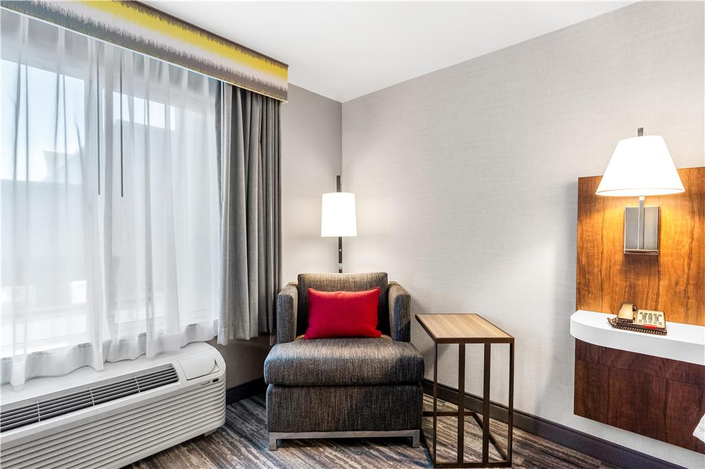 Фото Hampton Inn & Suites Lathrop