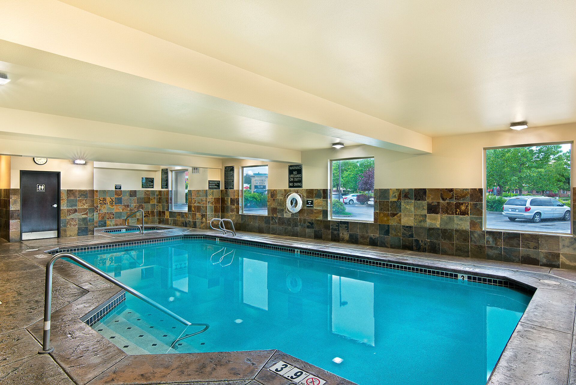 Фото Oxford Suites Spokane Valley
