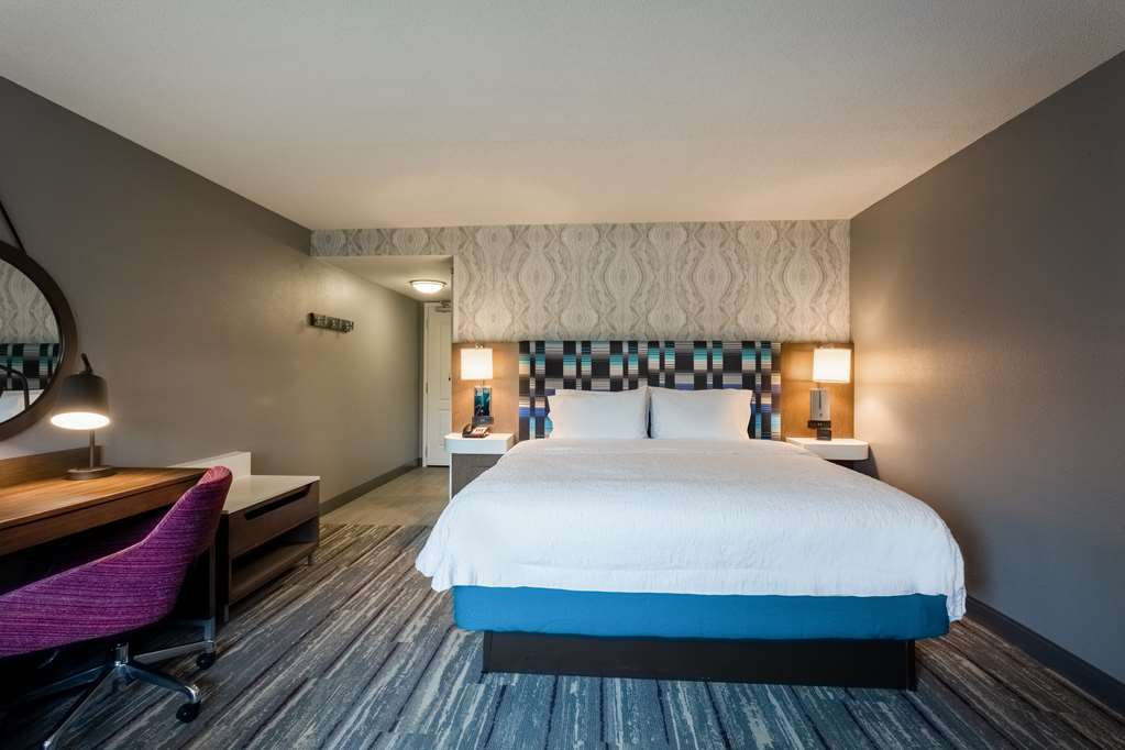 Фото Hampton Inn & Suites Herndon-Reston