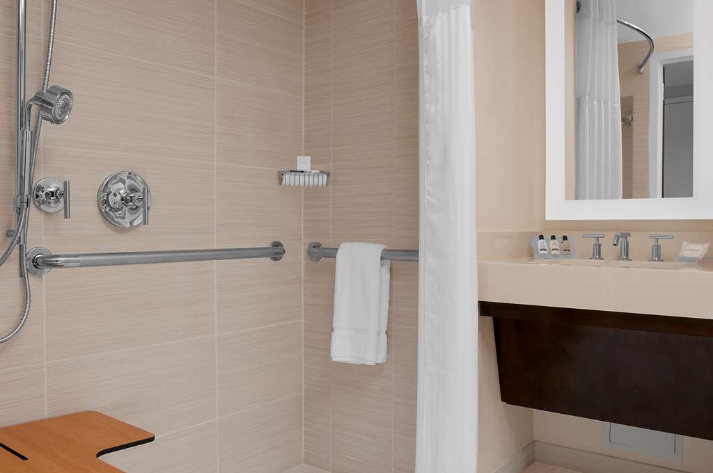 Фото Hilton Garden Inn New York-Times Square Central