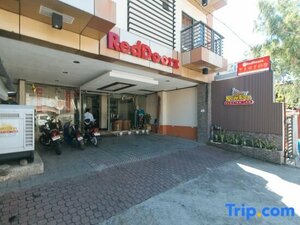 Гостиница Reddoorz near Landers Superstore Cebu City
