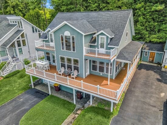 Hotel Spacious Lakeview Retreat with Jacuzzi and Outdoor Dining - Inviting Escape, State of New York, photo