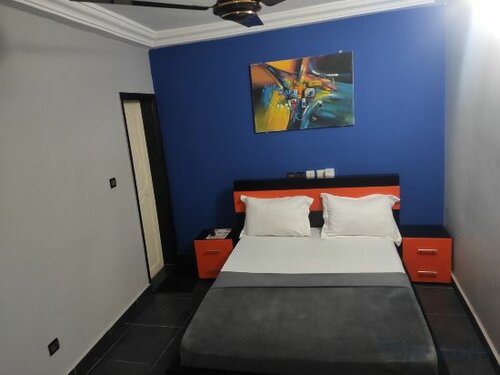 Гостиница Royal Blue Guest House Bar Deluxe Twin Bed в Ломе