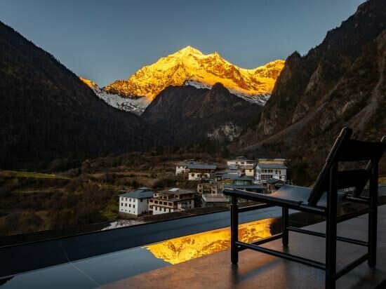 Hotel Yolo Guesthouse, Dêqên, photo