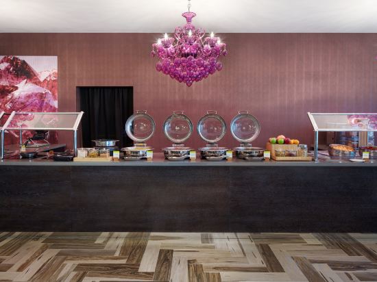 Фото DoubleTree by Hilton Hotel Orlando East - Ucf Area