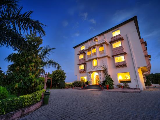 Фото WelcomHeritage Mount Valley Resort, Ranthambore