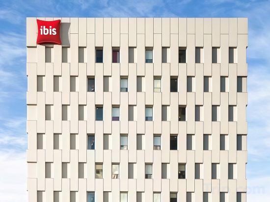 Фото Ibis Barcelona Santa Coloma