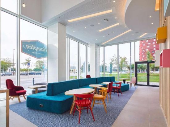 Фото Hampton by Hilton Barcelona Fira Gran VIA