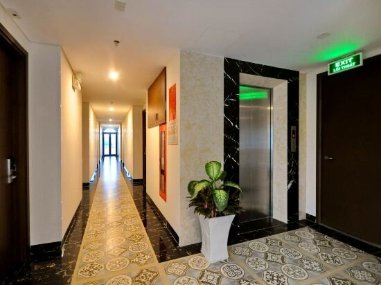 Фото Crown Nguyen Hoang Hotel